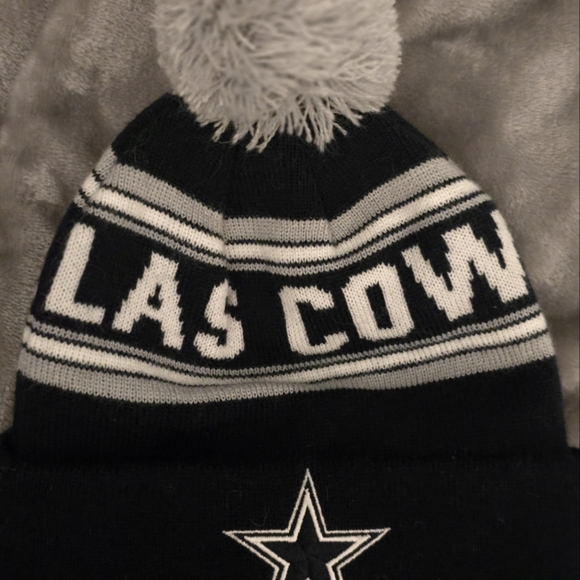 2fer🏈Dallas Cowboys Blue and Gray Pom-Pom Beanie! Like New! + Goodfellow & Co! - Picture 4 of 6